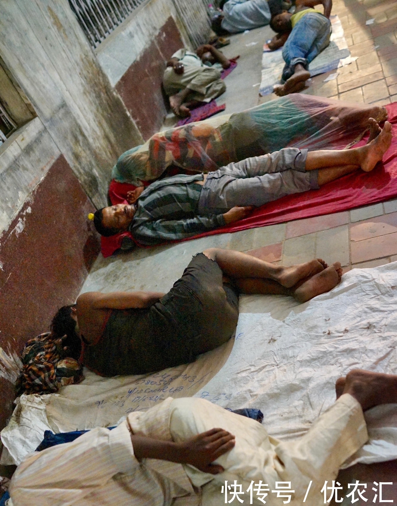 吃饭|北京小伙请印度穷人吃饭 一共要请500人