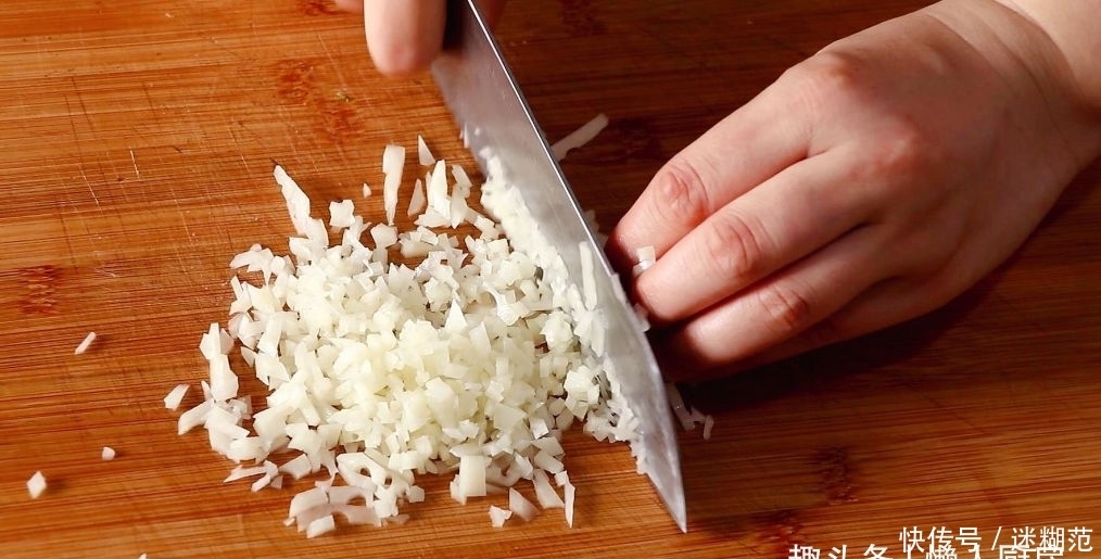 虾仁|豆腐皮别只会烧汤,配上虾仁和莲藕,做成小吃,口感很丰富