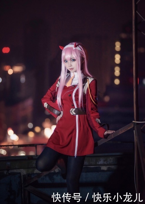  秋裤|穿搭：小妹妹，粉色头发哪里做的？把秋裤穿出丝袜的感觉