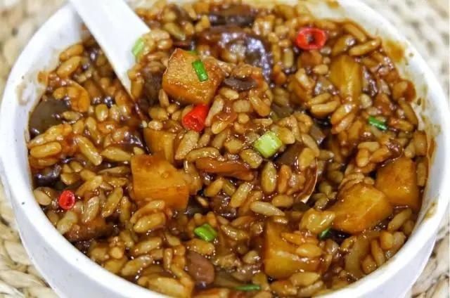 煮到浓稠|剩米饭不要再做炒饭了,教你做更好吃的烩饭,好吃到舔盘