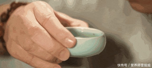  老人|62岁老人，突发脑出血，全身瘫痪，医生痛斥一把年纪，不知节制