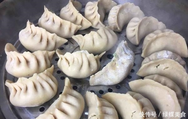 饺子|秋天包饺子就吃这个馅,比韭菜鲜,比芹菜营养,一口气能吃30个