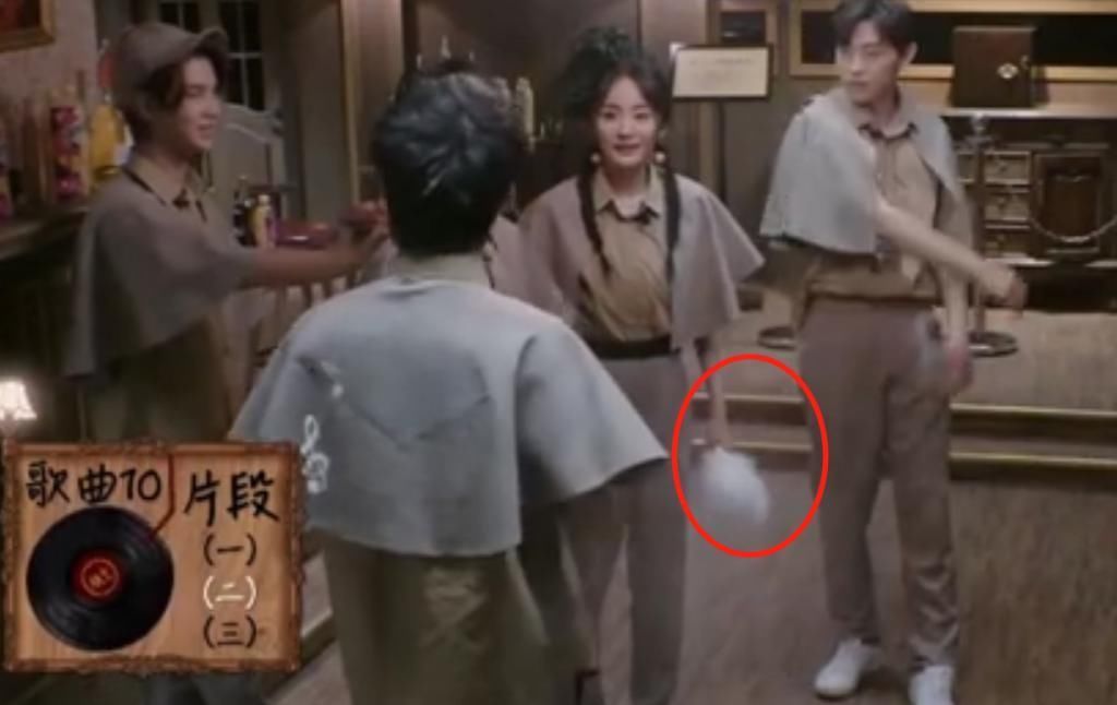 别人|有一种“手势”叫杨幂拿扇子,别人都是握住扇柄她却不一样,白浅回来了