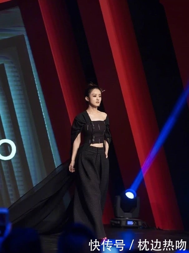 上半身|赵丽颖穿巨长的薄纱走出王者风范,上半身靠它裹着,时髦到飞起来