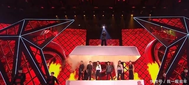 黄晓明|芒果818晚会如大型蹦迪现场,黄晓明跳舞似抽筋,王一博嗨翻全场