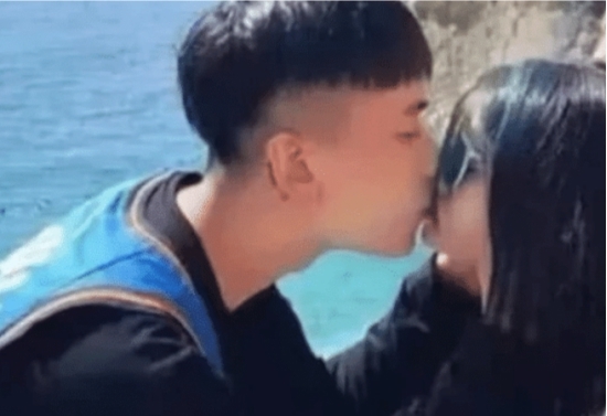  富豪|变形记最美农村女孩，被富豪认干女儿和城市哥哥同住，现在如何了