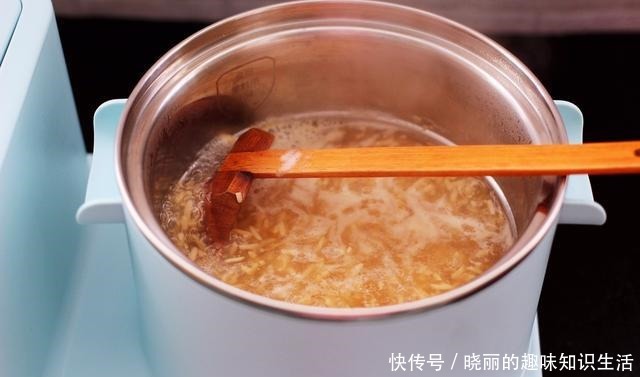 百合草莓酒|这种汤羹没有奶茶贵,却比饮料奶茶好,5元煮一锅,解秋燥还养颜