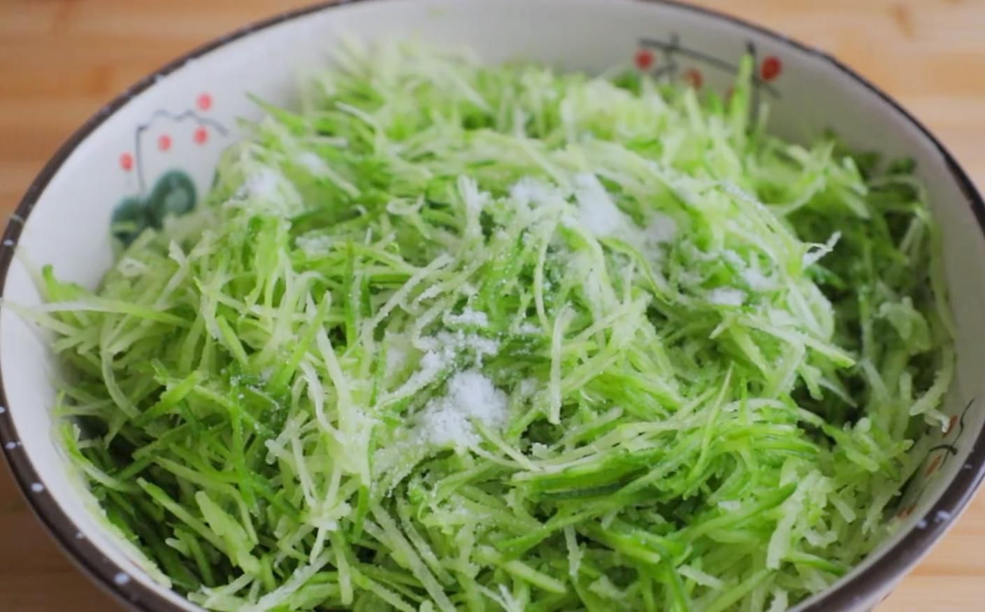 好吃|萝卜新吃法,不炒不炖不凉拌,鲜香美味,皮薄馅多,超好吃