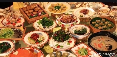 测试|心理测试:四桌年夜饭,你会选哪桌?测你近期有没有贵人运?