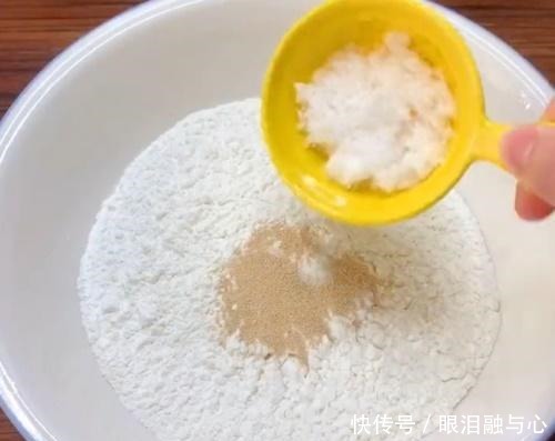 香脆|仅要一碗糯米粉,教你做油炸糕,金黄香脆软糯,新手也能一次成功