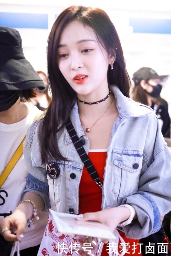  围裙|吴宣仪是真的皮，出门把“围裙”都穿出来了，但看了想马上剁手！