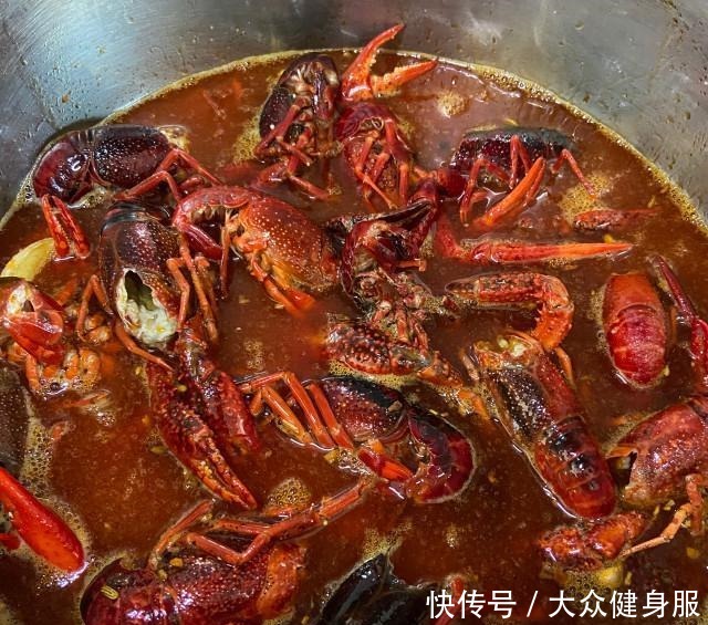 小龙虾|麻辣小龙虾和蒜蓉小龙虾,好吃到吮指