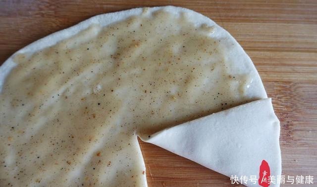 鸡蛋|三种不同的鸡蛋饼,制作方法各异,您更喜欢哪一种