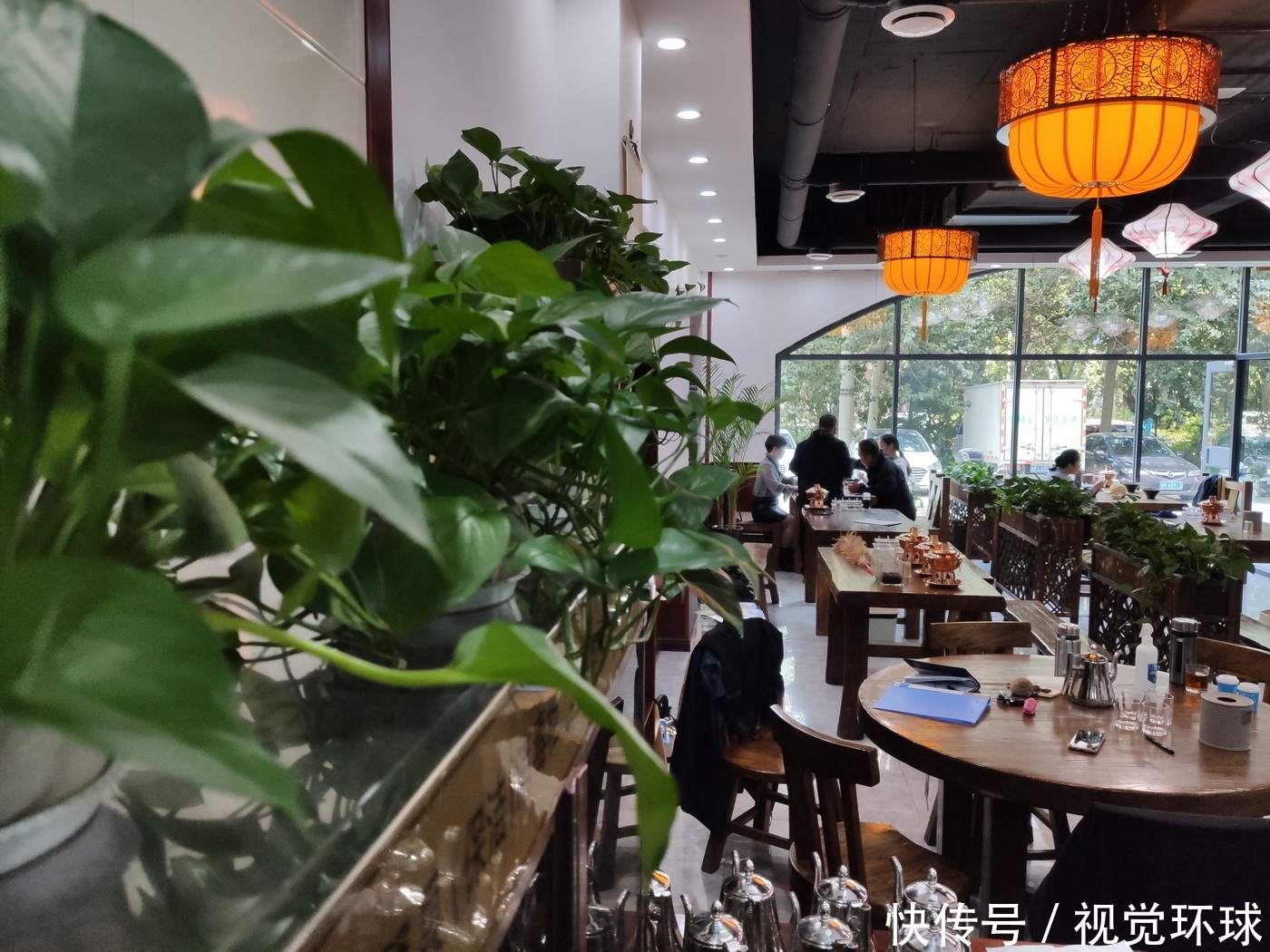 滨州|山东滨州:三美女穿汉服进羊汤店 狂吃千元烧饼