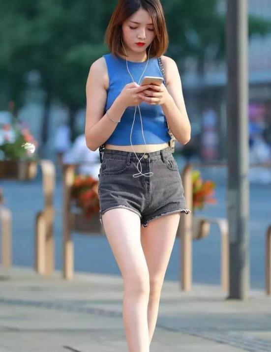  不像话|街拍：身姿挺拔美丽大方的小姐姐，潮流时尚的穿搭，让你美的不像话