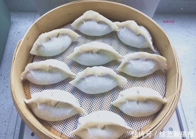 牛肉馅|跟着高级厨师做牛肉蒸饺,咬开皮儿满满都是汤汁儿,一吃就忘不了