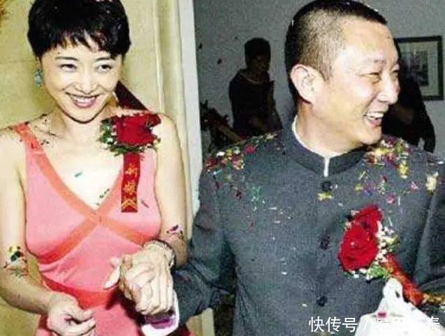 豪门|26岁获得影后,北影校花,却遭大23岁导演抛弃,今嫁入豪门成赢家