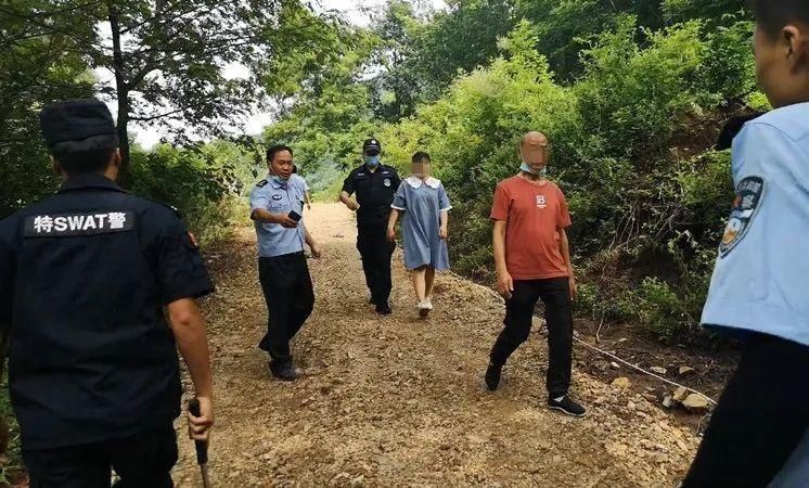 当场|躲进山林干这事无人机+100余名民警出动当场抓获42人