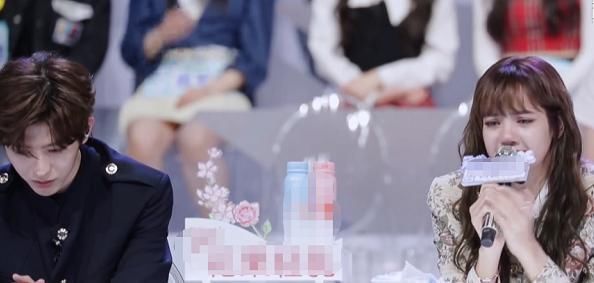  表情|Lisa节目上崩溃大哭，蔡徐坤一个表情瞬间哄好，是认真的吗