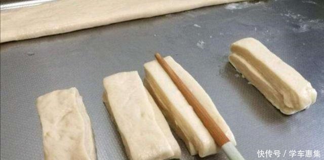 摆摊|摆摊大爷炸油条时，面粉不是重点！少了“它”，油条立刻就变软