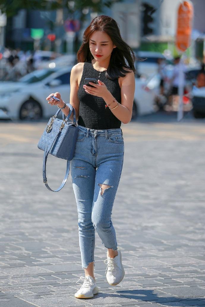  整体造型|时尚女生就是任性，选择牛仔裤来打造夏日造型，美出了想要的风格