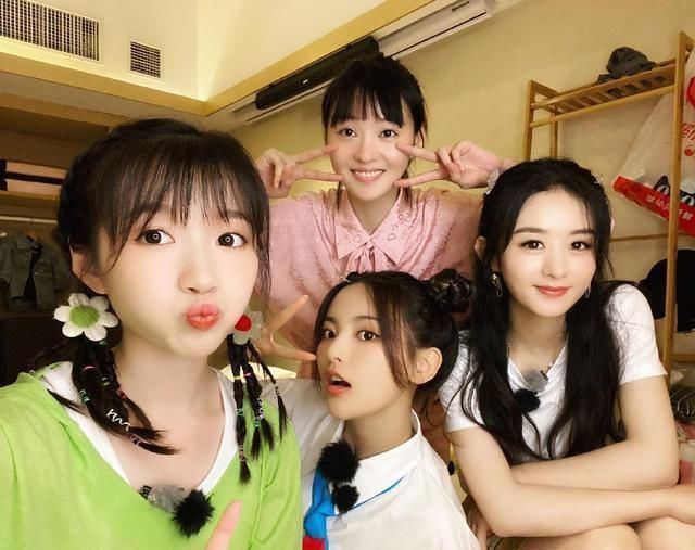 看着|《中餐厅》收官,赵丽颖素颜上镜,没想到看着比21岁杨超越还嫩