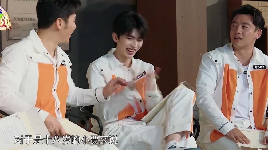 黄明昊|《跑男》为何要力捧21岁的蔡徐坤黄明昊连续两期做客,就是答案