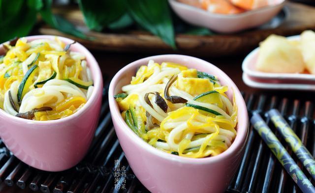 清甜|三伏天不吃这菜,到秋天就老了,炒米粉脆嫩又清甜,皮都不用去