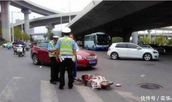  汽车|电动车闯红灯，撞上正常行驶的汽车，交警判定汽车司机负责并扣车
