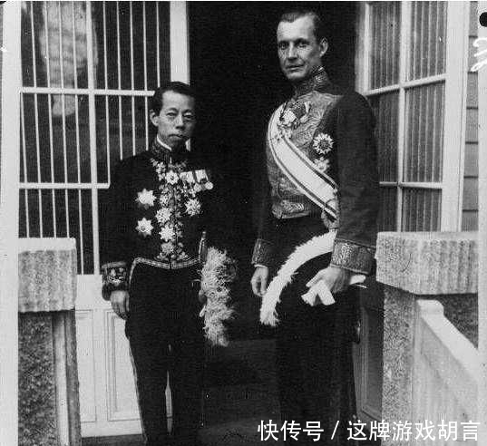 明治天皇|欧美国家的人第一次来日本, 日本人: 终于知道自己为什么个矮了