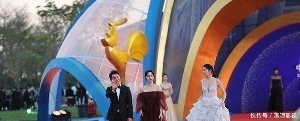 郑恺|众星合照郑恺站错位,发现自己“咖位”不够,满脸通红往后退