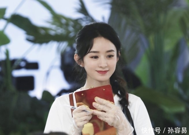  是装不|赵丽颖做美食发现桃子坏了，看清她的处理方法，素养是装不出来的