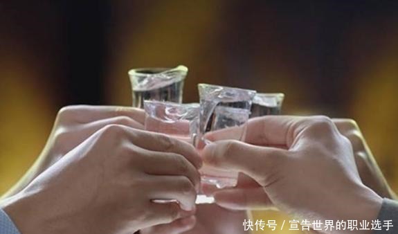 价格便宜|老酒鬼“最爱喝”的3种白酒,虽然价格便宜,但却是纯粮食酿造的