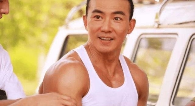  周杰伦|周杰伦为了捧自己的兄弟，跟他合作了一首歌，结果红了17年零差评