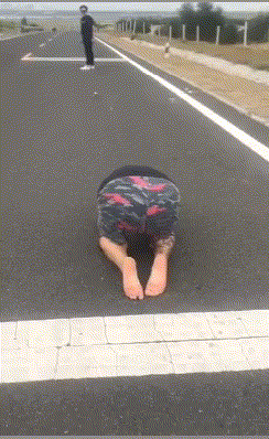  GIF|搞笑GIF：别动啊！这马上就好，就可以出去玩了！