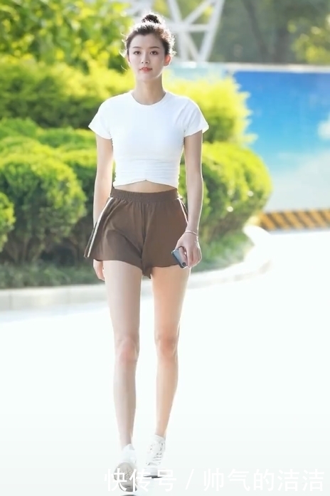 养不起|大哥别看了，没钱可养不起她