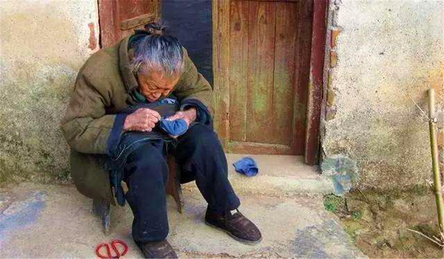 结局|“丁克年轻时自由,晚年遭罪”不同丁克家庭,结局差距很大