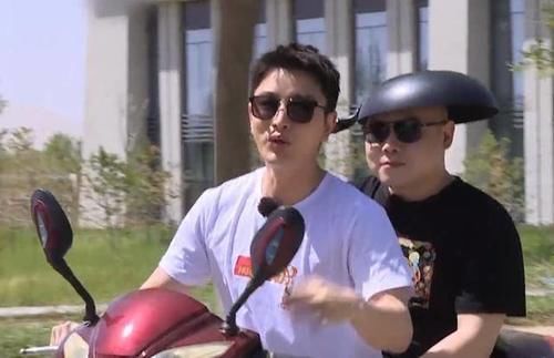 岳云鹏|贾乃亮与岳云鹏吃路边摊,看到俩人吃的饭,网友打脸半个娱乐圈