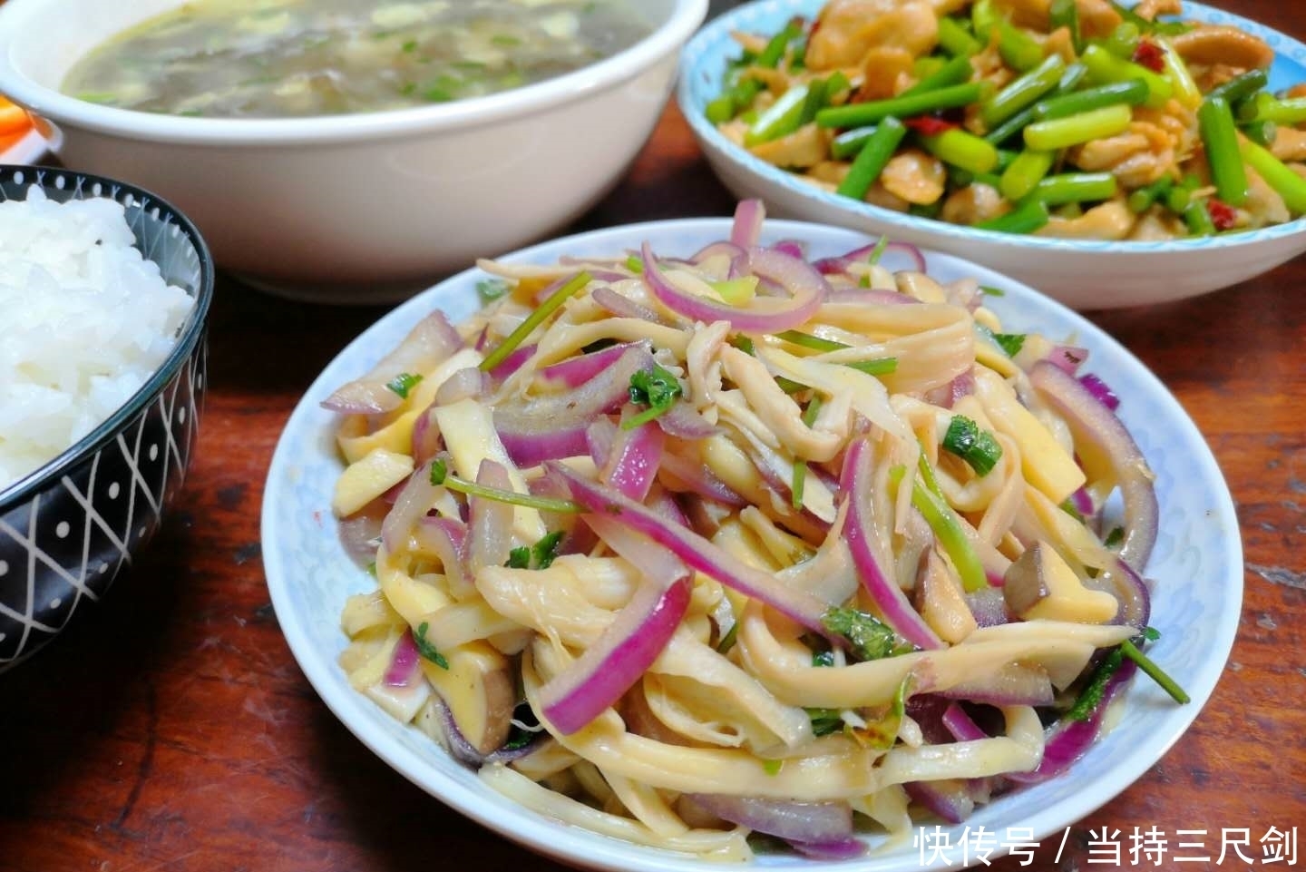 朋友圈|晚餐老公做了2菜一汤,成本没超20元,晒朋友圈,朋友:太寒酸了