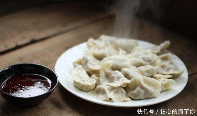  调料|不同地区吃饺子时，都会蘸哪些“调料”原来学问如此之大