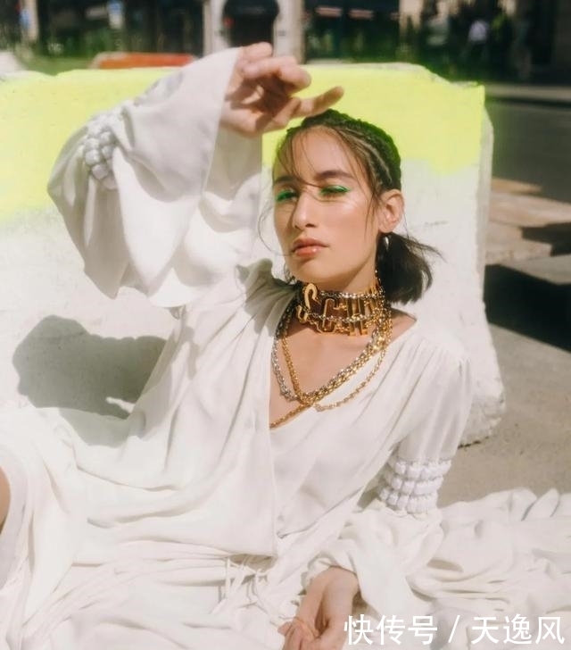 时髦|这位法国小姐姐的混搭技术,让你时髦到炸街,学起来却毫不费力