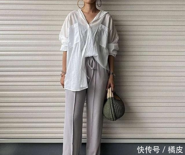 早秋|为什么日本女人都喜欢穿“透视衬衫”?夏末早秋的时髦,全靠它撑