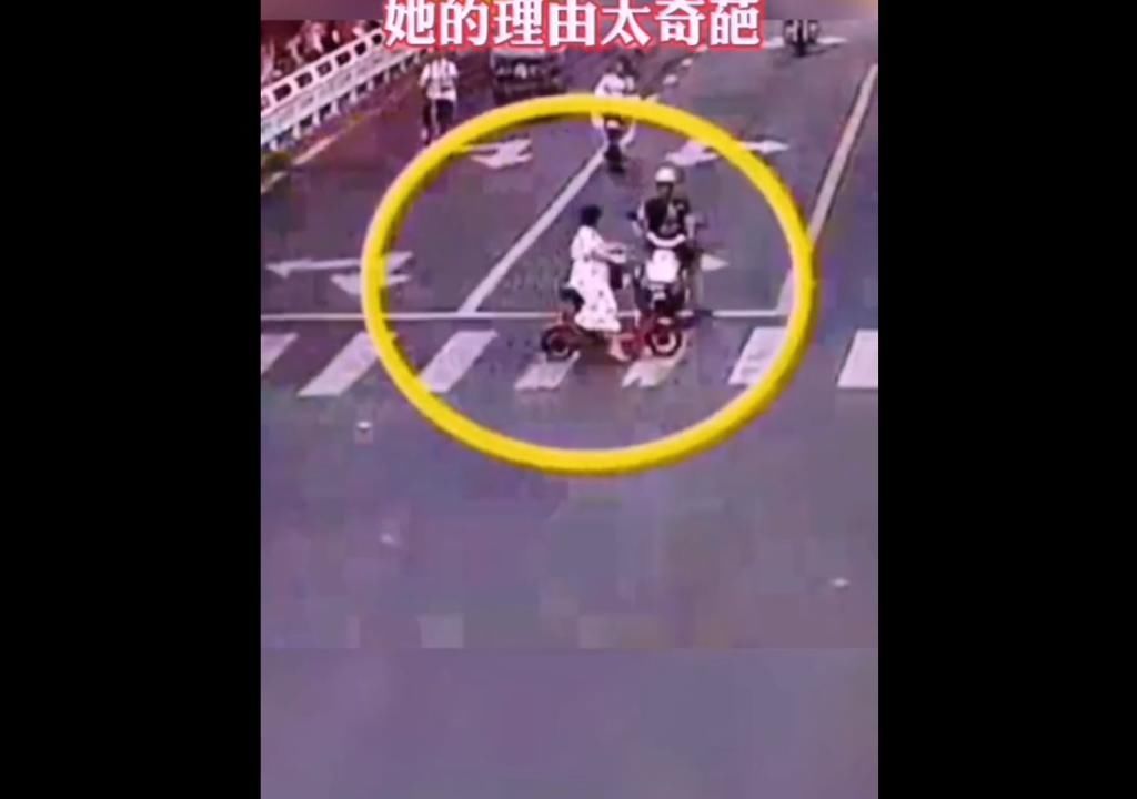  对方|女司机闯红灯被撞，反要求对方道歉，交警都无语了