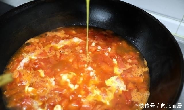 好吃|教你一个剩油条好吃的做法,酸溜开胃特省事,端上桌就差舔盆了