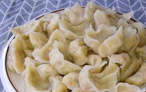  饺子|包饺子别放肉和鸡蛋了，用它做馅料，比肉饺子还香，营养还补钙