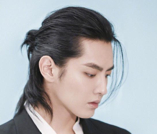 跑男|花了600元,蔡徐坤激发了“彩虹屁”人才,baby将其曝光