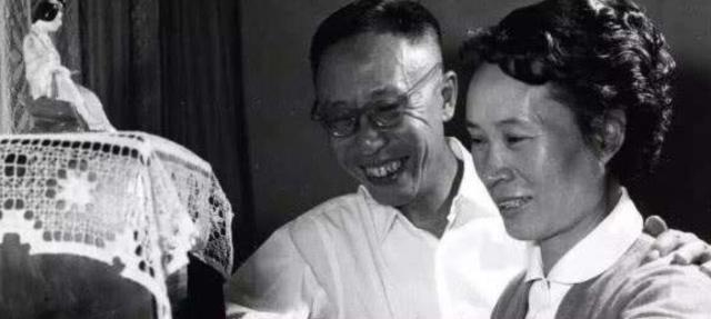 赶走|溥仪赶走所有太监不是因为没钱，也不是因为善良，而是因为恐惧