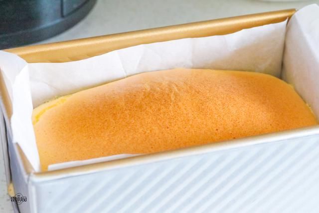  手轻|网红抖臀蛋糕，用手轻碰就一直抖个不停，迫不及待咬下一口，真香