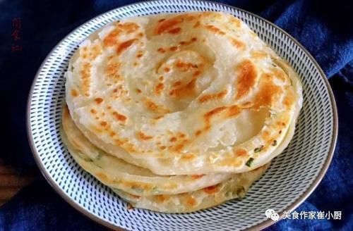 北方|电饼铛烙饼总发硬大厨牢记这2个技巧,烙饼又香又软,层次多