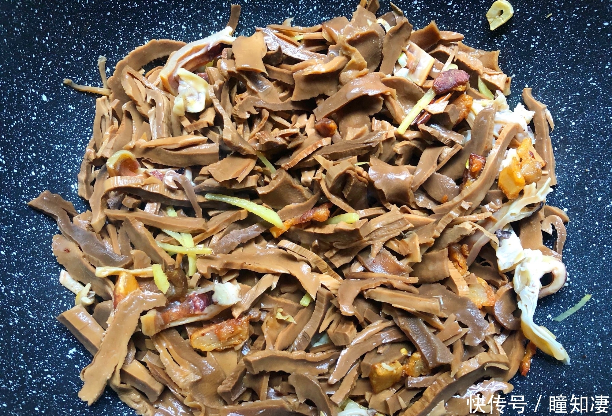 下饭|这食材,我每次遇到必买,一斤30元,简单一做,鲜香美味又下饭